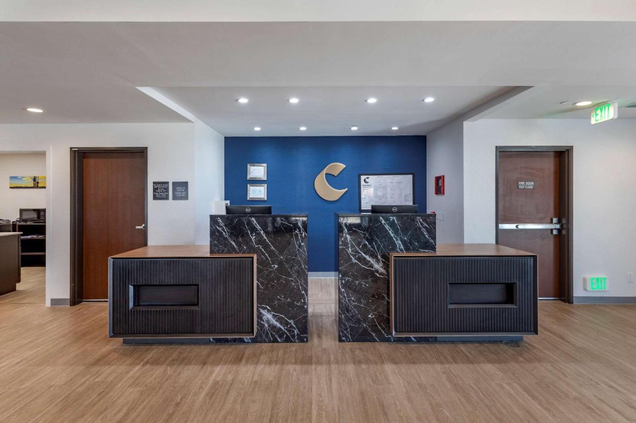 Comfort Inn & Suites Bennett Strasburg Екстериор снимка