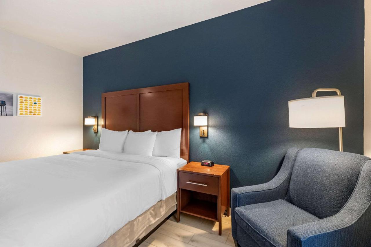 Comfort Inn & Suites Bennett Strasburg Екстериор снимка