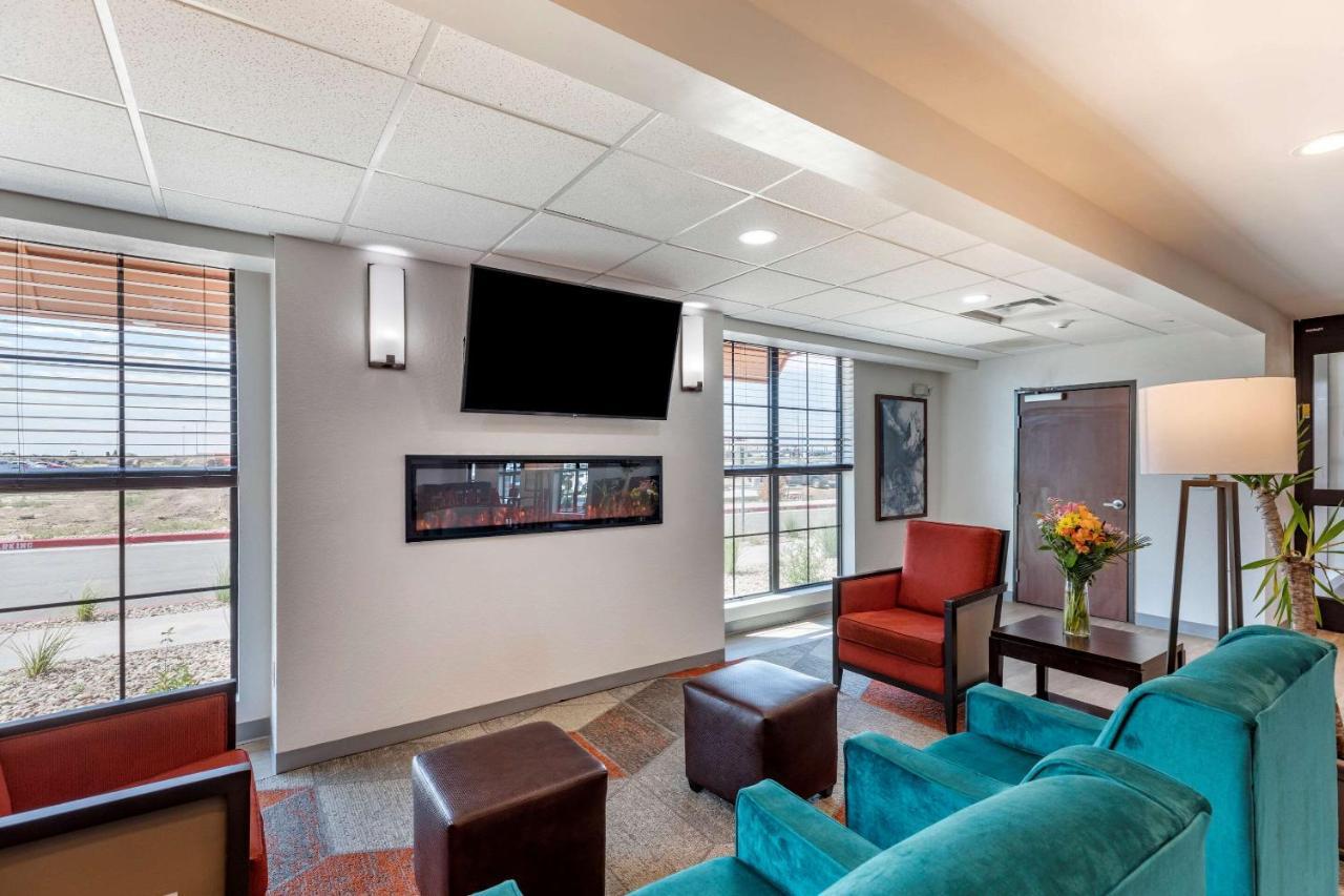Comfort Inn & Suites Bennett Strasburg Екстериор снимка