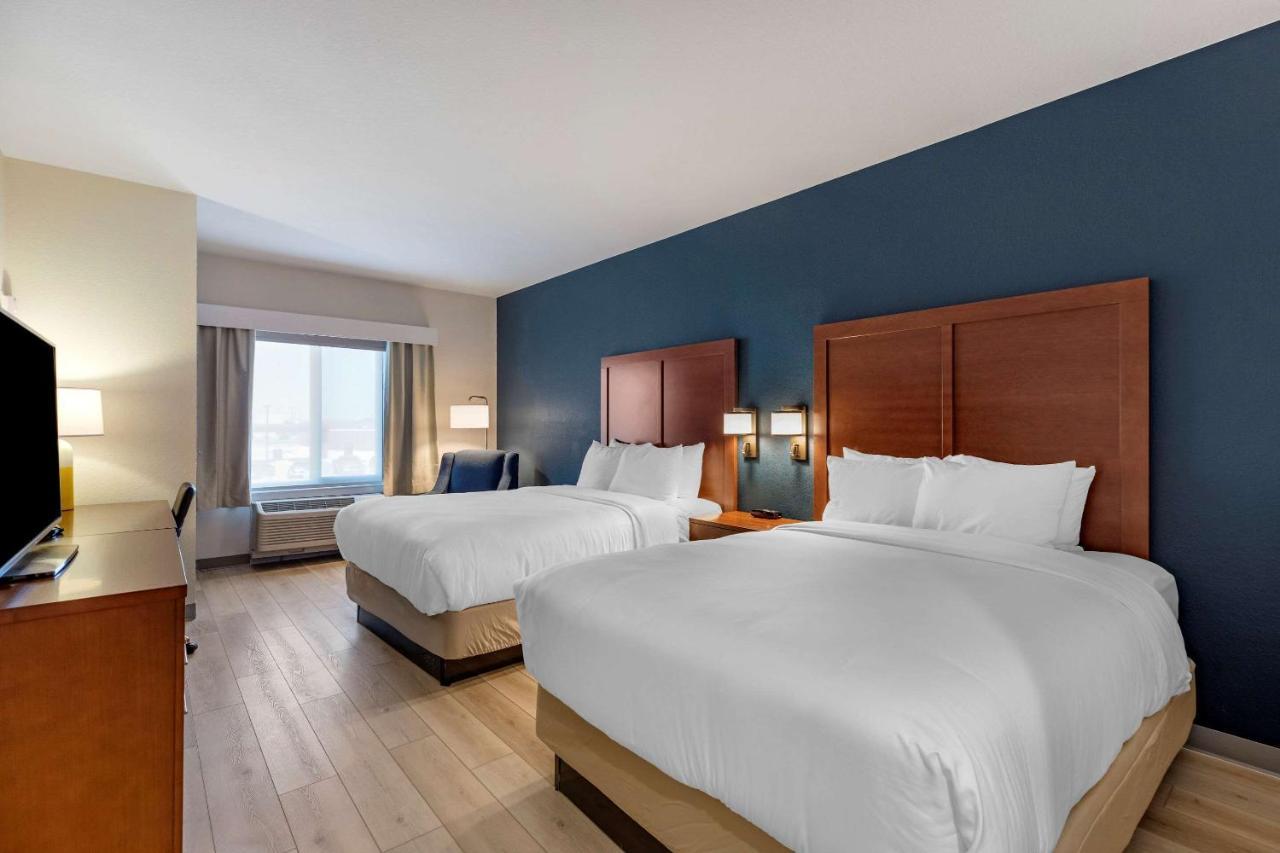 Comfort Inn & Suites Bennett Strasburg Екстериор снимка