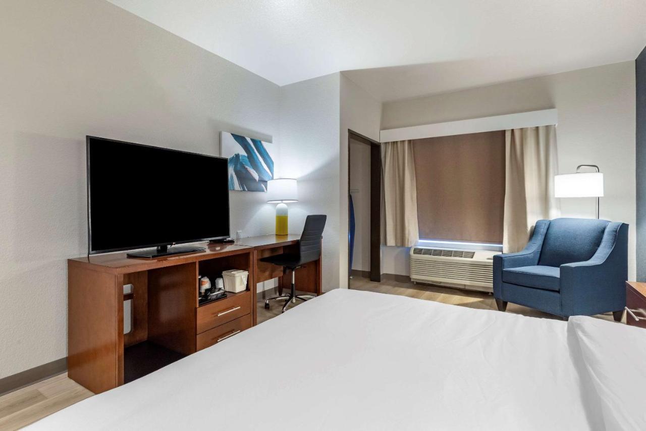 Comfort Inn & Suites Bennett Strasburg Екстериор снимка
