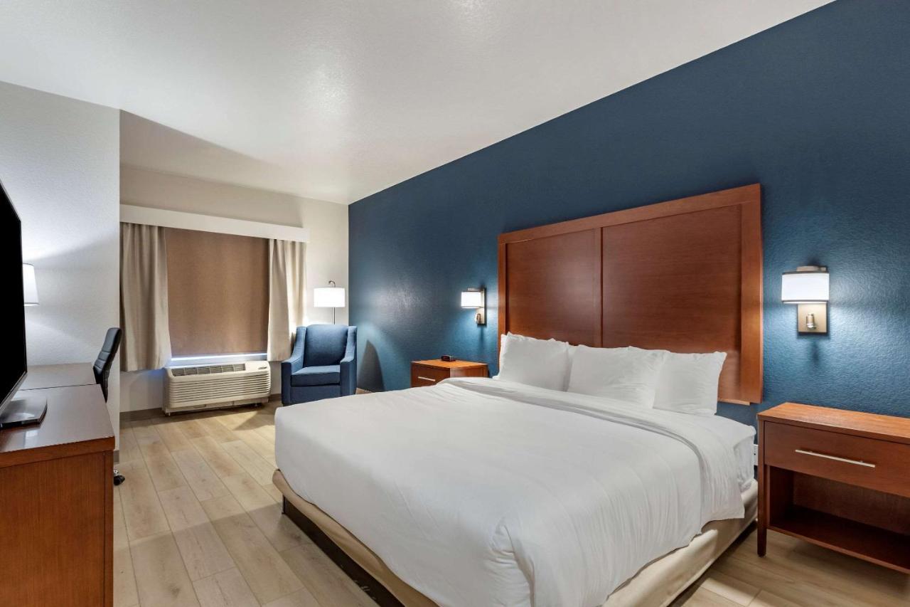 Comfort Inn & Suites Bennett Strasburg Екстериор снимка