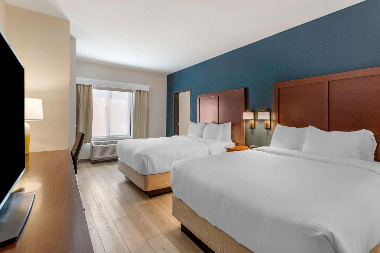 Comfort Inn & Suites Bennett Strasburg Екстериор снимка