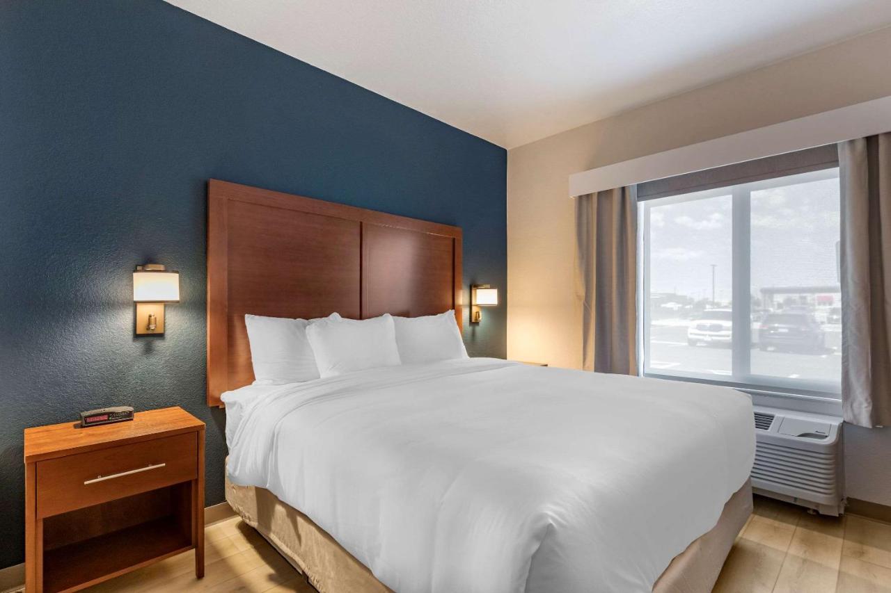 Comfort Inn & Suites Bennett Strasburg Екстериор снимка