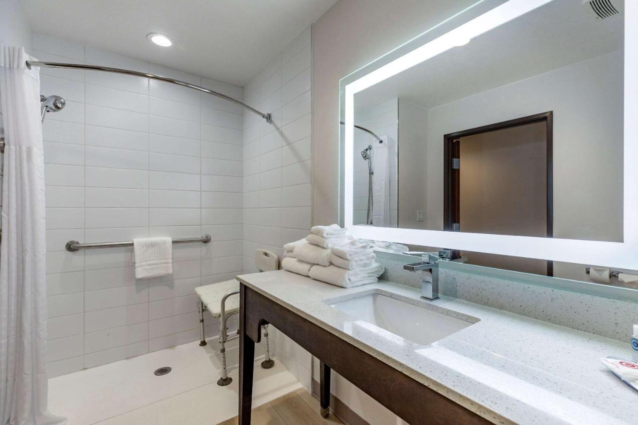 Comfort Inn & Suites Bennett Strasburg Екстериор снимка