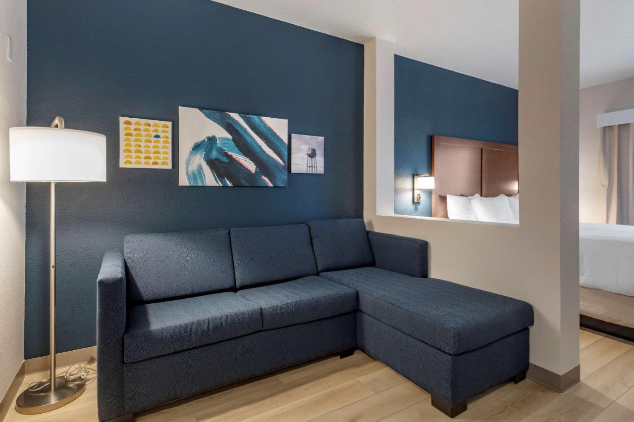 Comfort Inn & Suites Bennett Strasburg Екстериор снимка