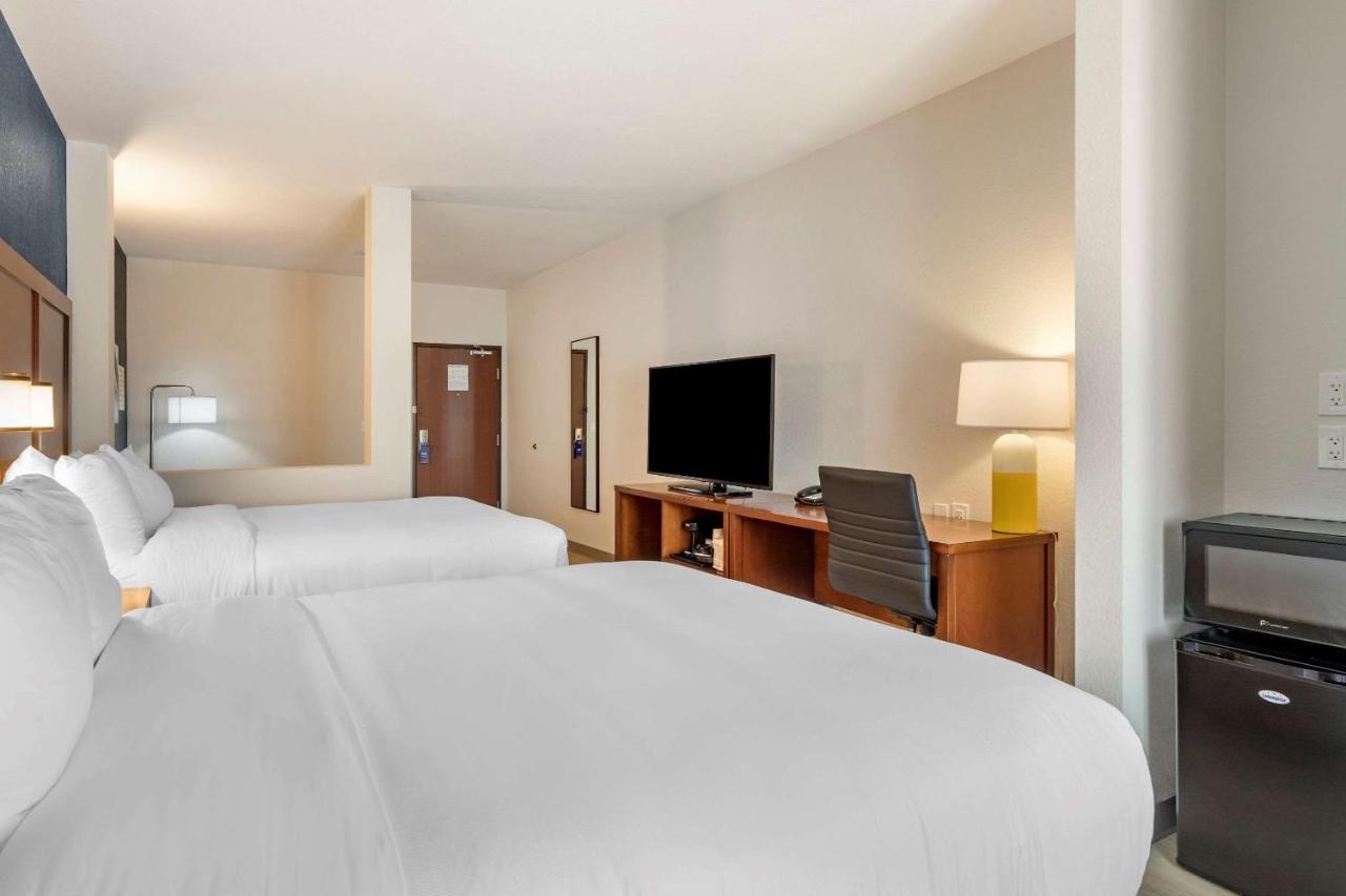 Comfort Inn & Suites Bennett Strasburg Екстериор снимка