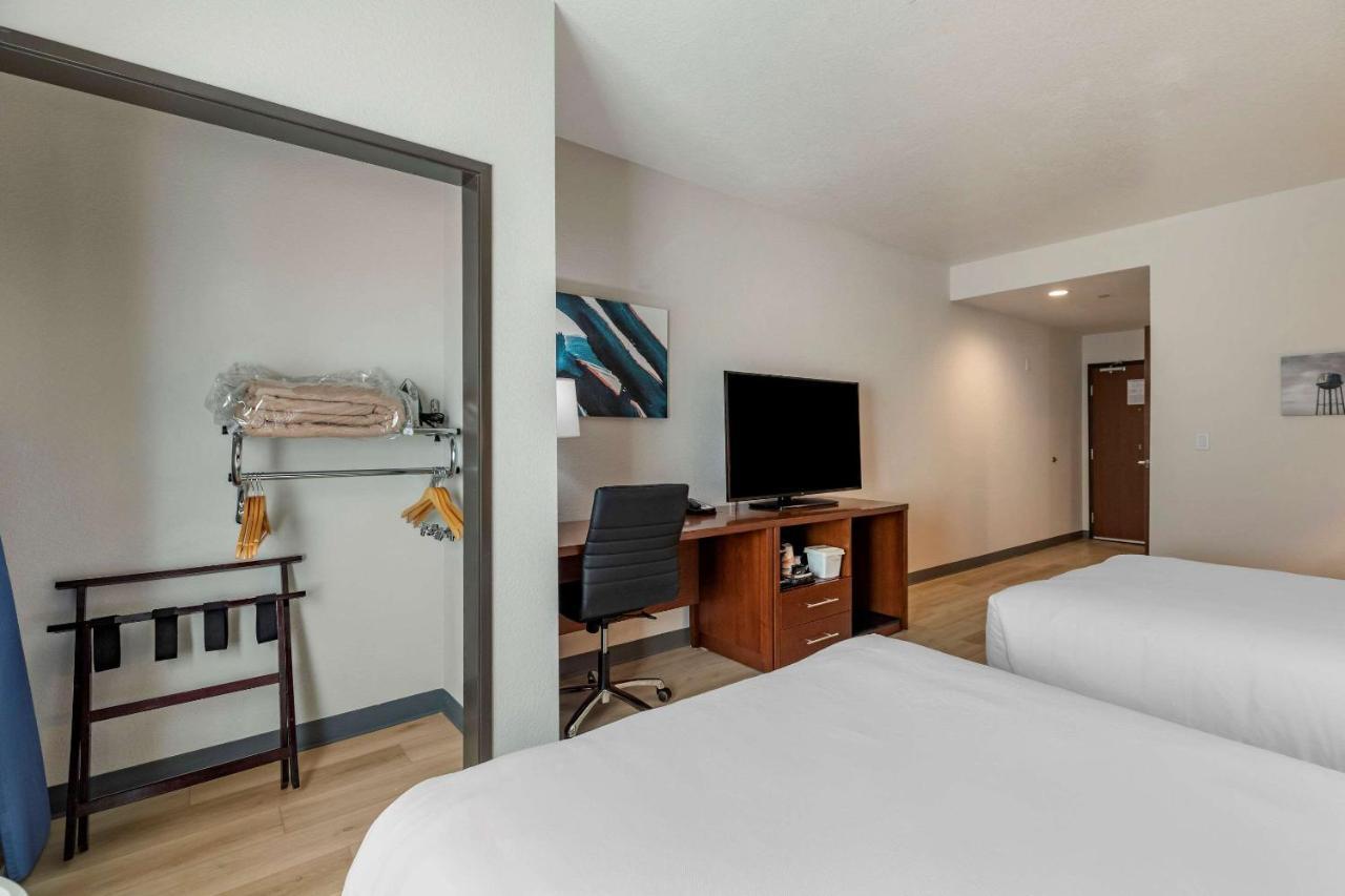 Comfort Inn & Suites Bennett Strasburg Екстериор снимка