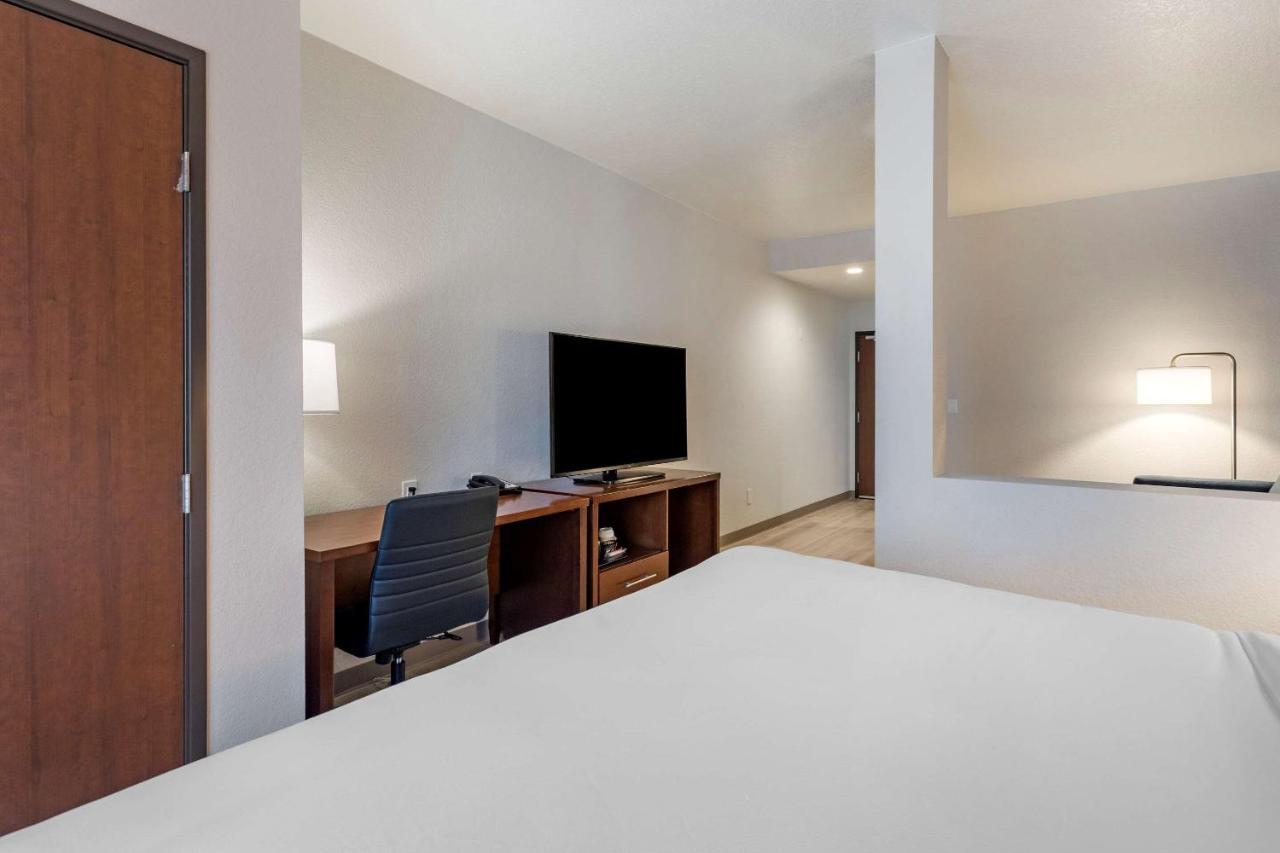 Comfort Inn & Suites Bennett Strasburg Екстериор снимка