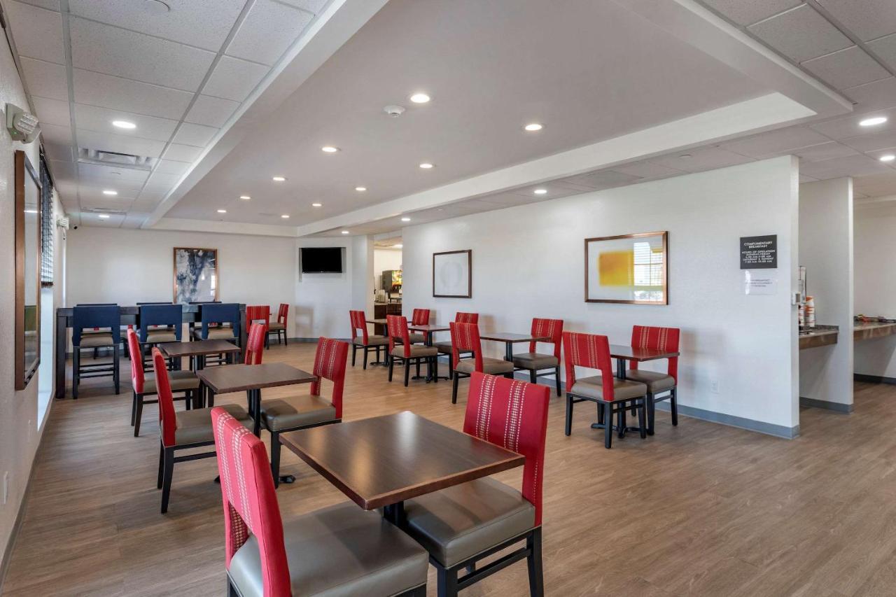 Comfort Inn & Suites Bennett Strasburg Екстериор снимка